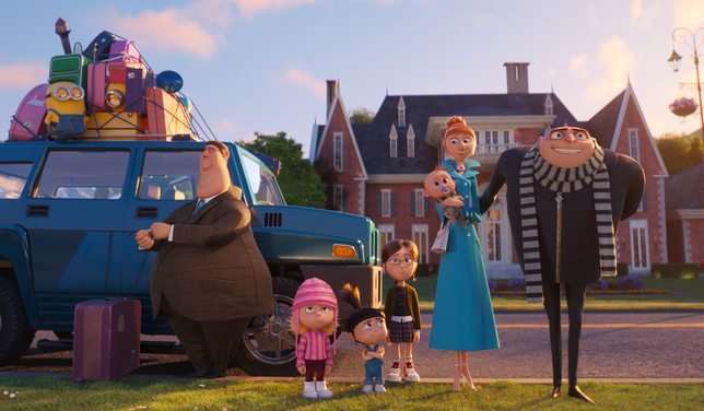 Gru, sa femme Lucy, leur bébé Gru Junior et les trois filles adoptives Margo, Edith et Agnès doivent déménager pour échapper au méchant qui les poursuit (©UPI).