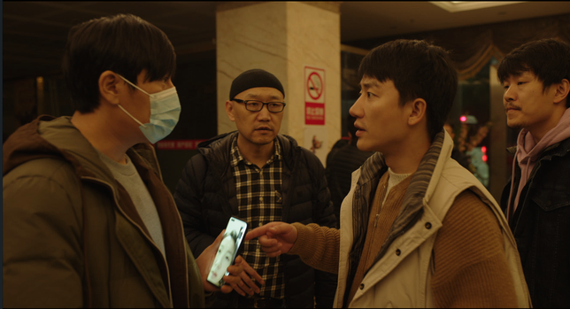 Le producteur, le réalisateur et l'acteur principal du film sont coincés par le Covid en plein tournage (©Yingfilms Pte. Ltd./Essential Filmproduktion GmbH).