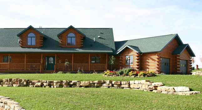 Blockhaus - Wohnhaus - Holzhaus in rustikaler Bauweise - Naturstammhaus