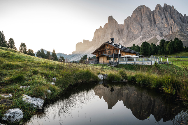 Un'attrazione culinaria nelle Dolomiti: Il Rifugio delle Odle - Malga Geisler in Valle di Funes in Alto Adige