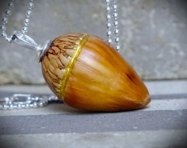 Naturschmuck aus Haselnuss, Eukalyptus-Samenkapseln und Erlenzapfen mit Silber oder Edelstahl
