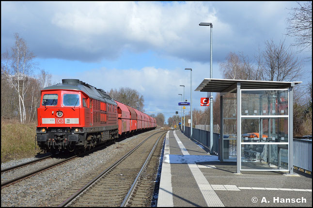 Nach ihrer HU in Daugavpils erstrahlt die Loknummer in neuer Schriftart. Am 31. Januar 2020 rauscht sie mit Leergips nach Küchwald durch den Hp Wittgensdorf ob. Bf.