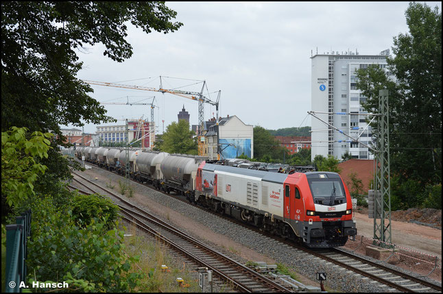 Auch die MEG besitzt inzwischen Loks der starken EuroDual-Reihe. Am 20. Juli 2021 zieht 159 226-0 den CEMEX durch den Hp Chemnitz-Süd
