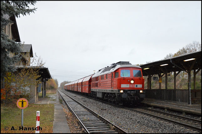 Mit etwas Glück kann man immer noch ab und zu eine "Ludmilla" am Gipszug Küchwald - Großkorbetha sehen. Am 18. November 2016 kommt der Leerzug GM 62371 nach Küchwald in Wittgensdorf ob. Bf. zum Stehen. Zuglok ist 233 285-6