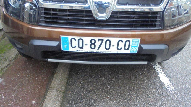 c'est ququ d'avoir une voiture immatriculée comme ça, mais le numéro est facile à retenir