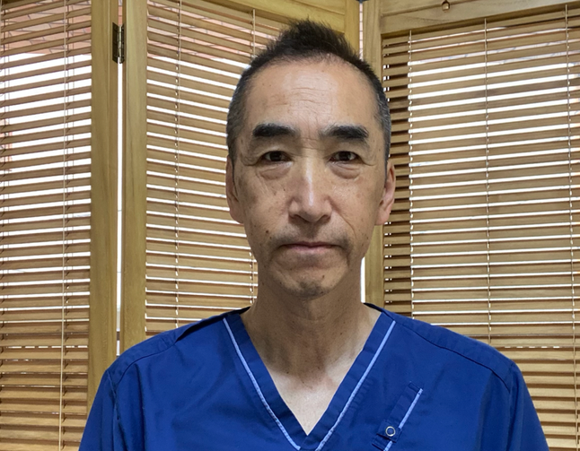 八王子市を中心に、慢性腰痛・ぎっくり腰の痛み専門の出張整体をおこなっている須田美雄です。突然の腰痛から慢性的な腰痛まで、私がご自宅へ駆けつけてしっかりご対応させて頂きます。八王子でぎっくり腰の根本改善なら、ぜひ当院へご相談ください
