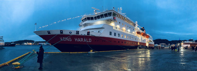 MS Kong Harald im Hafen von Bodo