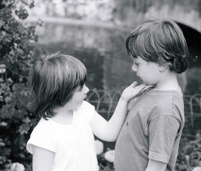 "AUTOUR C'EST LE SILENCE, CE CALME M'ASSOURDIT"