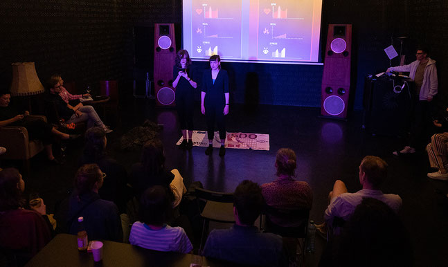Elevator Pitch, Julia Hartig and Teresa Fellinger, chi-mashie