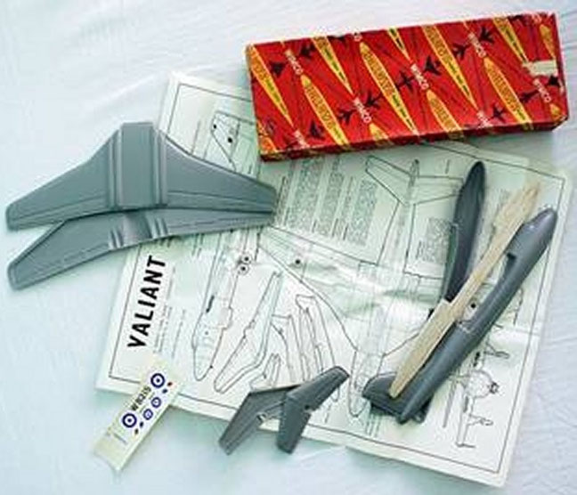 A Wimco 1/144 scale Vickers Valiant, circa 1956.