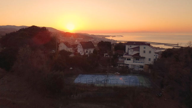 海に沈む絶景の夕陽が見えるペンション