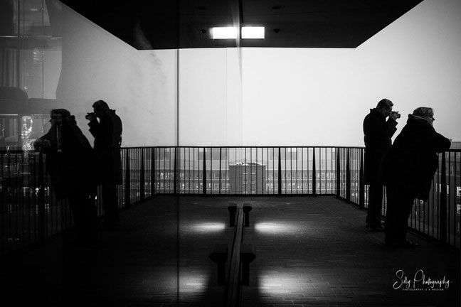 Hamburg / Elbphilharmonie Plaza, Streetfotografie, 2017, © Silly Photography