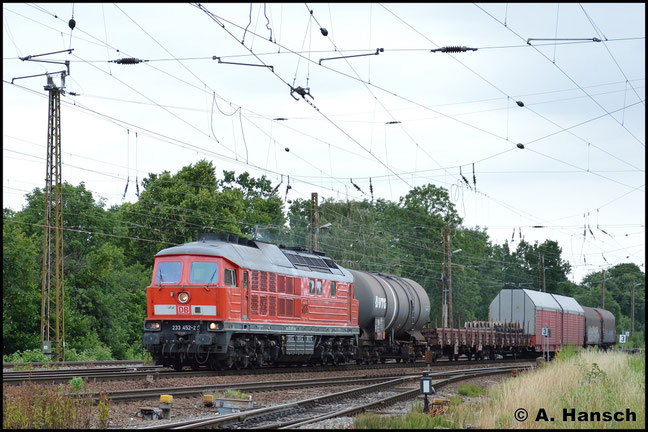 233 452-2 zieht am 26. Juni 2017 einen modellbahngerechten Güterzug durch Leipzig-Wiederitzsch