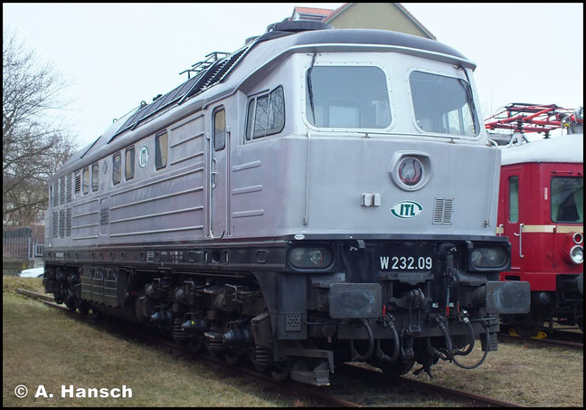 Die Lok wurde 1978 als TЭ 109-026 an die Aluminiumhütte, Pikalewo [UdSSR] ausgeliefert