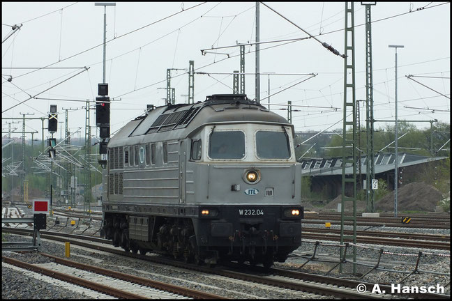 232 004-4 (W232.04 der ITL) fährt am 3. Mai 2013 zunächst Lz in den Chemnitzer Hbf. ein…