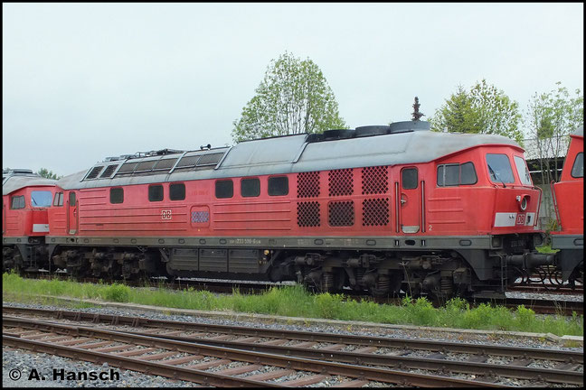 233 596-6 steht am 24. Mai 2013 zwischen 233 451-4 und 233 683-2 in Chemnitz Südbahnhof. Die Loks werden im DB Stillstandsmanagement Chemnitz abgestellt werden