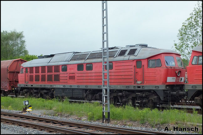 Nach 233 451-4 und 233 596-6 steht 233 683-2 als dritte Lok am 24. Mai 2013 im Chemnitzer Südbahnhof