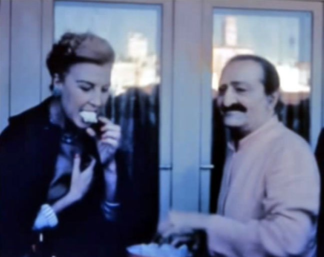 1956 ; San Francisco ; Marion is eating prasad