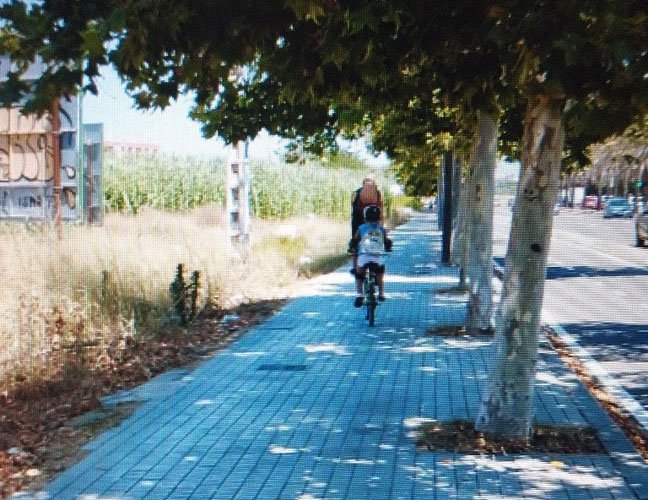 Montar en bicicleta con niños a 40 grados es extremadamente peligroso, ya que se superan los límites seguros para el golpe de calor, recomendándose evitar el deporte por encima de los 38°C , optar por horas tempranas o tardías.