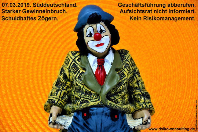 Gewinneinbruch. Aufsichtsrat nicht informiert. Abberufung Geschäftsführung. Schuldhaftes Zögern. Kein Risikomanagement.
