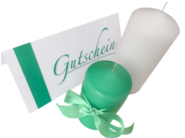 Geschenkset mit weißen und türkisen Stumpenkerzen