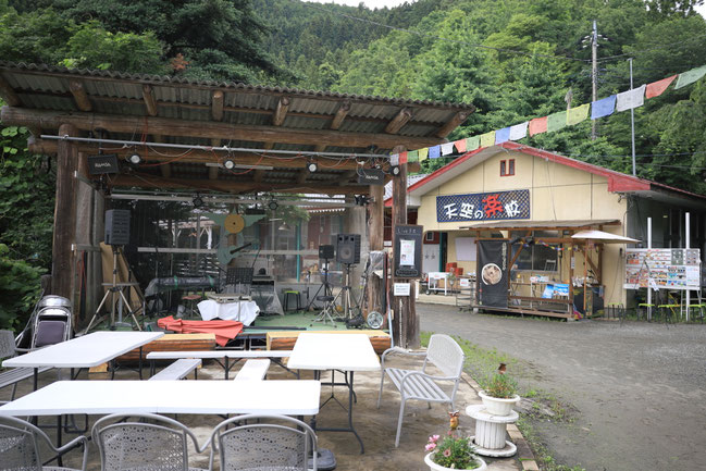 ▲山里の分校をリノベーションした天空の楽校