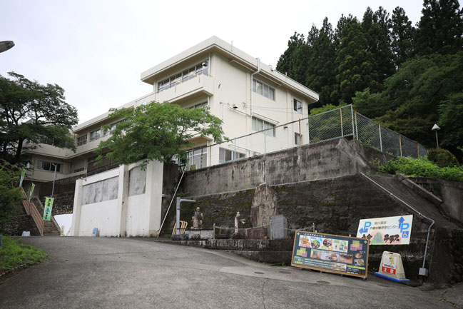 ▲廃校となった旧戸倉小学校を活用した滞在型の「戸倉しろやまテラス」