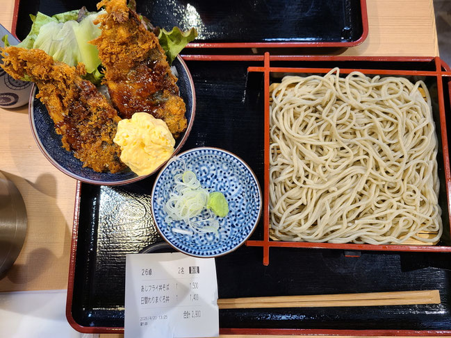 ランチでいただいたアジフライ丼付きの蕎麦