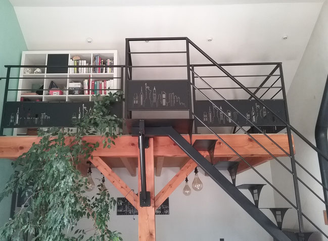 Menuiserie métallique Hautes-Alpes, Mezzanine, Garde corps intérieur, balcon, escalier sur mesure, motif de découpe laser, métallier design, métallerie décorative, agencement décoration intérieur Hautes-Alpes