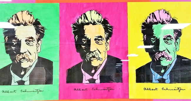 Das Bild zeigt von Schülern erstellte Kunstwerke von Albert-Schweitzer 