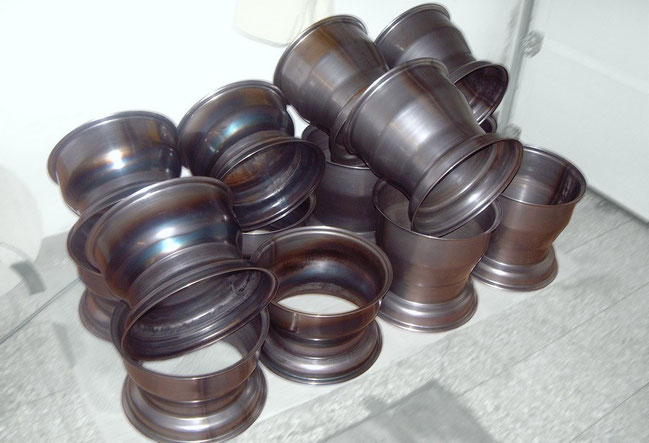 Raw spun segments of forward and rear thin-sheet lightweight design wheels