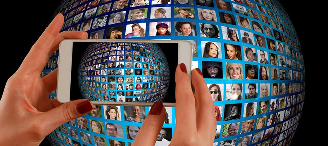 les réseaux sociaux sur smartphone par Gerd Altman pour e-reputation par e-cime.fr