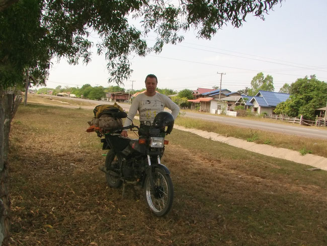 Mit dem Motorrad von Hanoi über Da Nang nach Vientiane