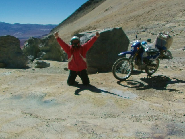 Mit dem Motorrad auf der höchsten Straße der Welt - Vulkan Uturuncu, Bolivien 5768 m
