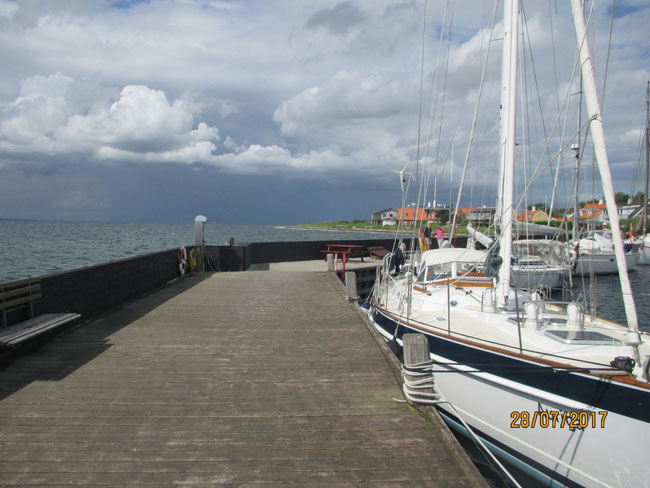 Auriga an der Außenpier von Lohals