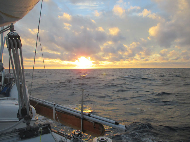 Einer der vielen schönen Sonnenuntergänge auf dem Atlantik