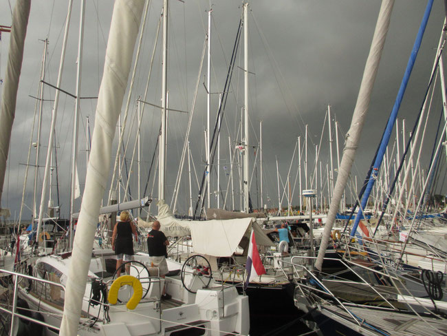 Huuuh: ein Gewitter zieht auf über Terschelling