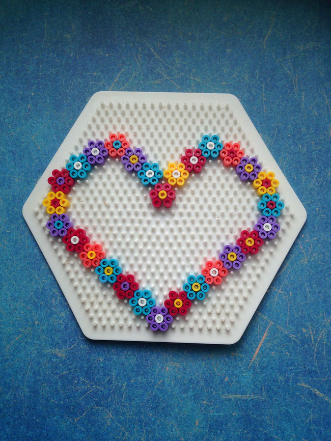 Basteln mit Kindern,HAMA, Bügelperlen, Perler Beads, Muttertag, Geschenk selbermachen, DIY, Deko