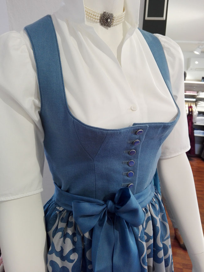 Tostmanndirndl mit Handdruckschürze