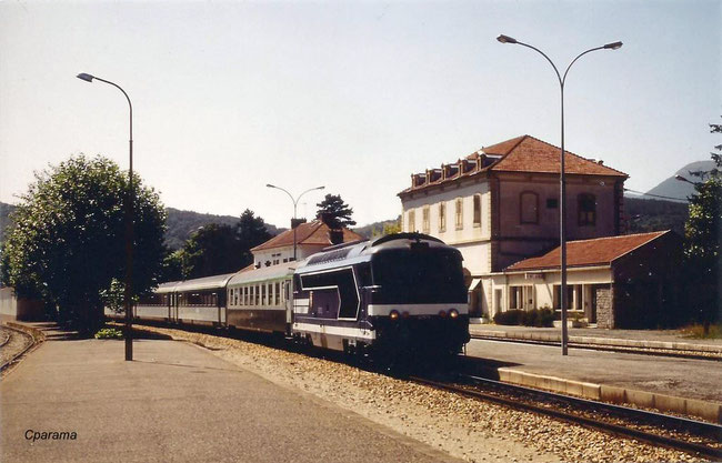 hotel de la gare à retaper pour maison commune à Veynes