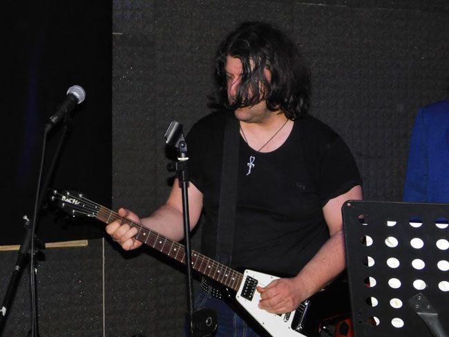 Alessio Secondini Morelli, working on the new album of the Hyper Hurania project