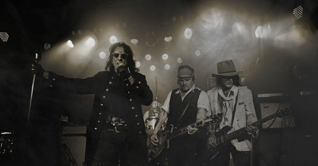 Hollywood Vampires cover David Bowie's 'Heroes' with Johnny Depp on vocals