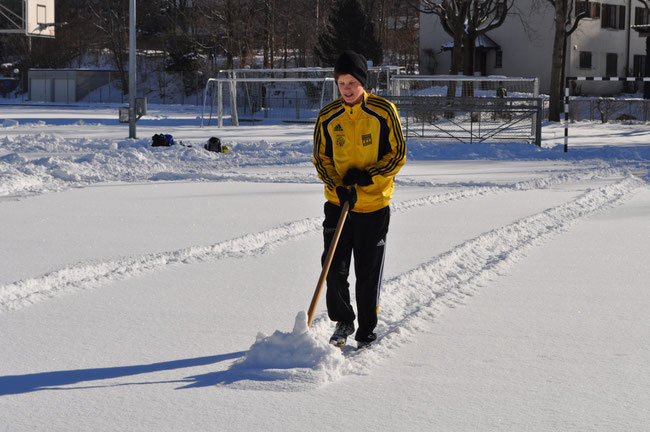 Charlie-Captain Tobias Schilter schaufelt den Weg zum ersten Titelgewinn frei.