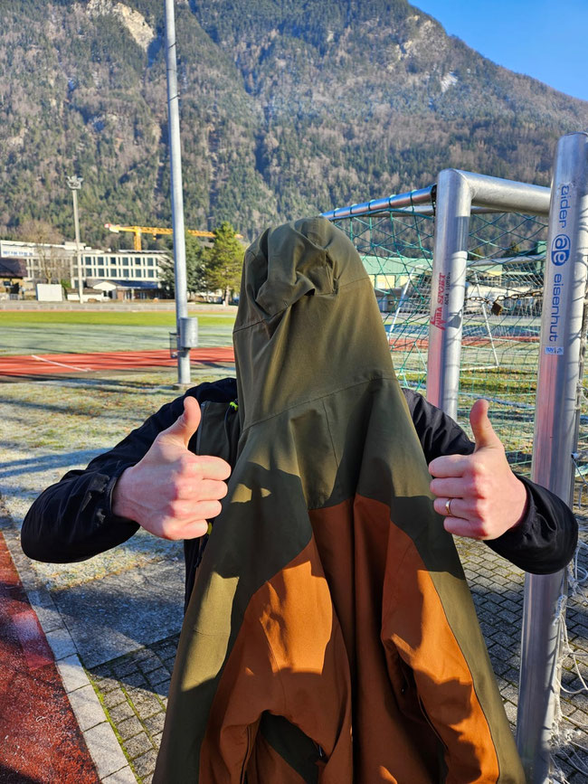 Andres "Res" Arriagada war heute nicht nur ein fleissiger Punktesammler, sondern auch ein emsiger Kartensammler - zur Freude des Kassiers.