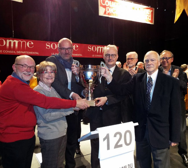 L'équipe de la Communauté de communes du Pays du Coquelicot championne 2018 avec Pascal Delnef, Jean-Pierre Ramu Vice-président de la Com de com du Grand Roye; à l'arrière plan Jean-Jacques Stoter Conseiller départemental et Christian Manable