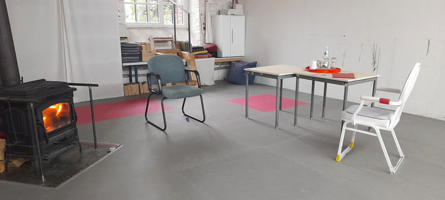Blick in meinen Praxisraum für das Einzelsetting. Brele Scholz - Familienaufstellung und Kunsttherapie
