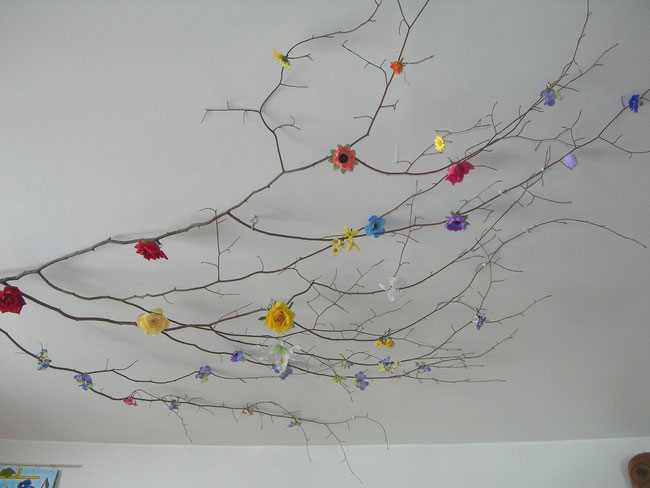 Installation. Branche et fleurs artificielles. ARob 2009