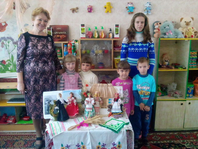 Малыши из "Барвинка" очень радовались гостям и познакомились с нашей выставкой.