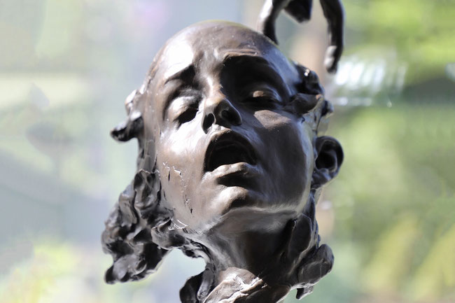 "At The Edge" in bronze, the picture by courtesy of the collector