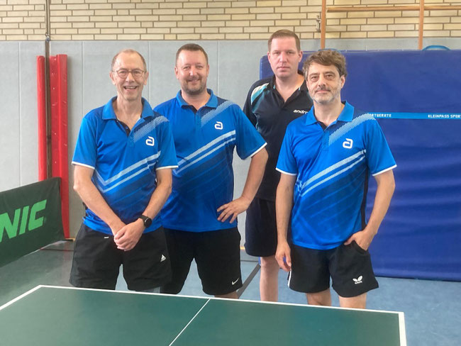 Vor dem Spiel beim VfL Mark Hamm (von links): Martin Brocke, Sascha Fetting, Michael Jankord, Daniel Ahlert (Foto: TTC Werne)